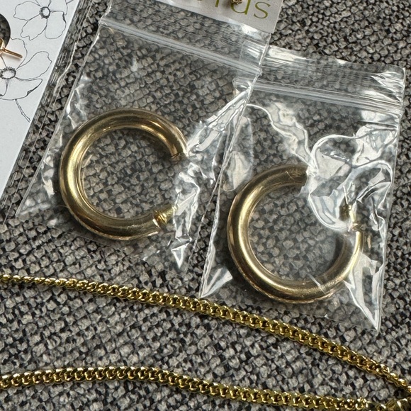 GOLD PLATED JEWELLERY BUNDLE - Picture 3 of 7